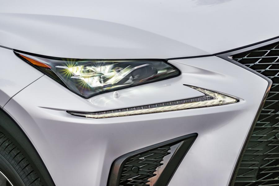 Детали экстерьера Lexus NX300 F-Sport 2017 года  (ZA) (фото 39 из 40)